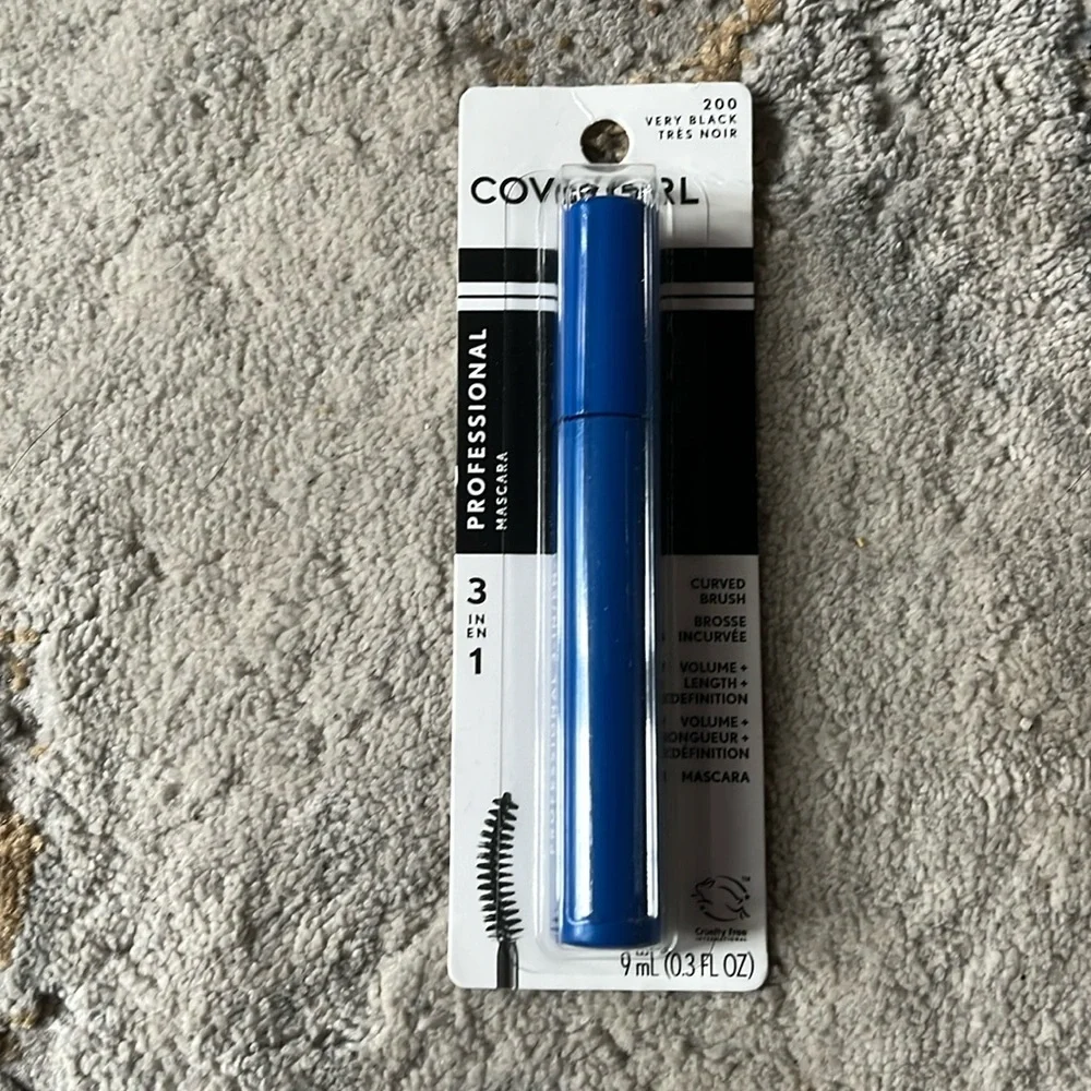 NWT Covergirl Professional Mascara 200 Very Black